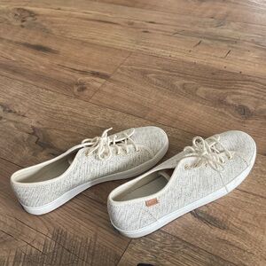 Size 7.5 keds women tennis shoes nice looking